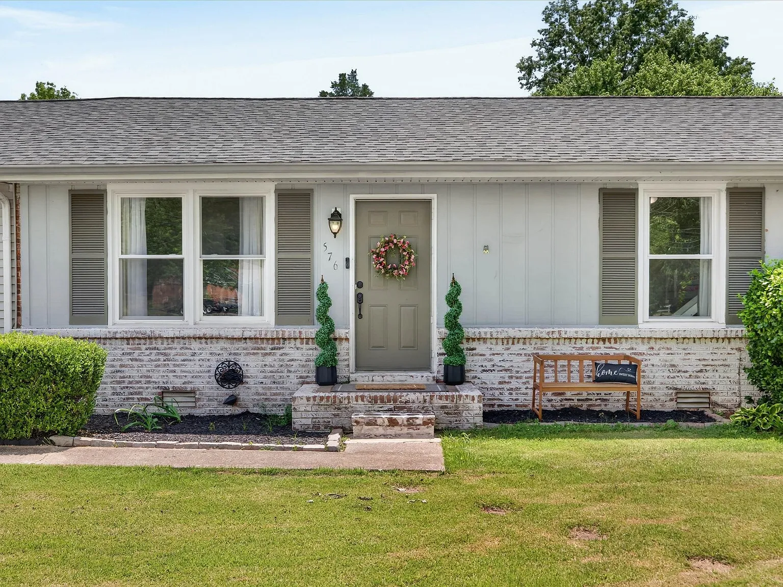 3 bed, 1450 sqft, $1,750 — Photo 1