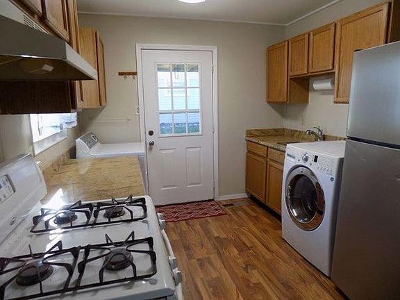 3rd image of 48 Ash St