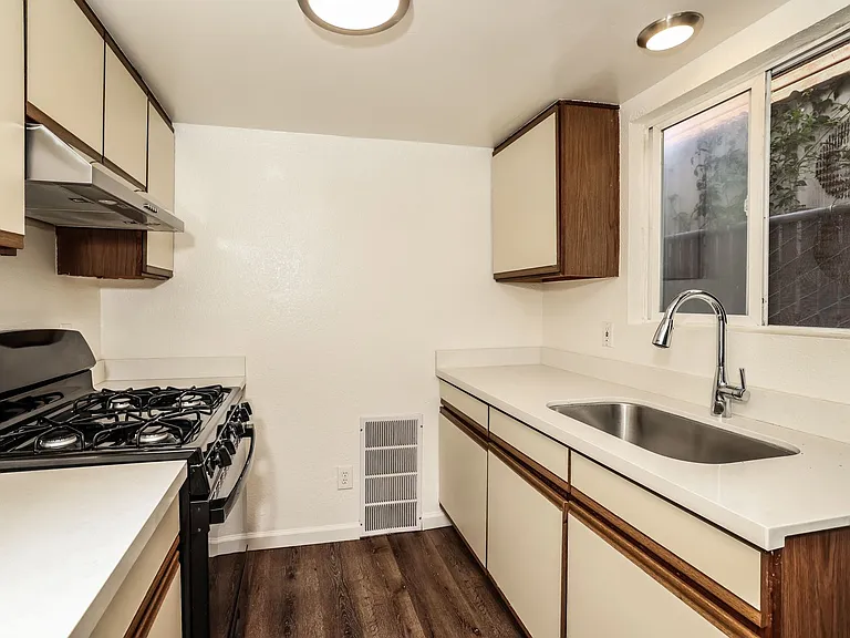 5851 Vallejo St #D — Photo 12