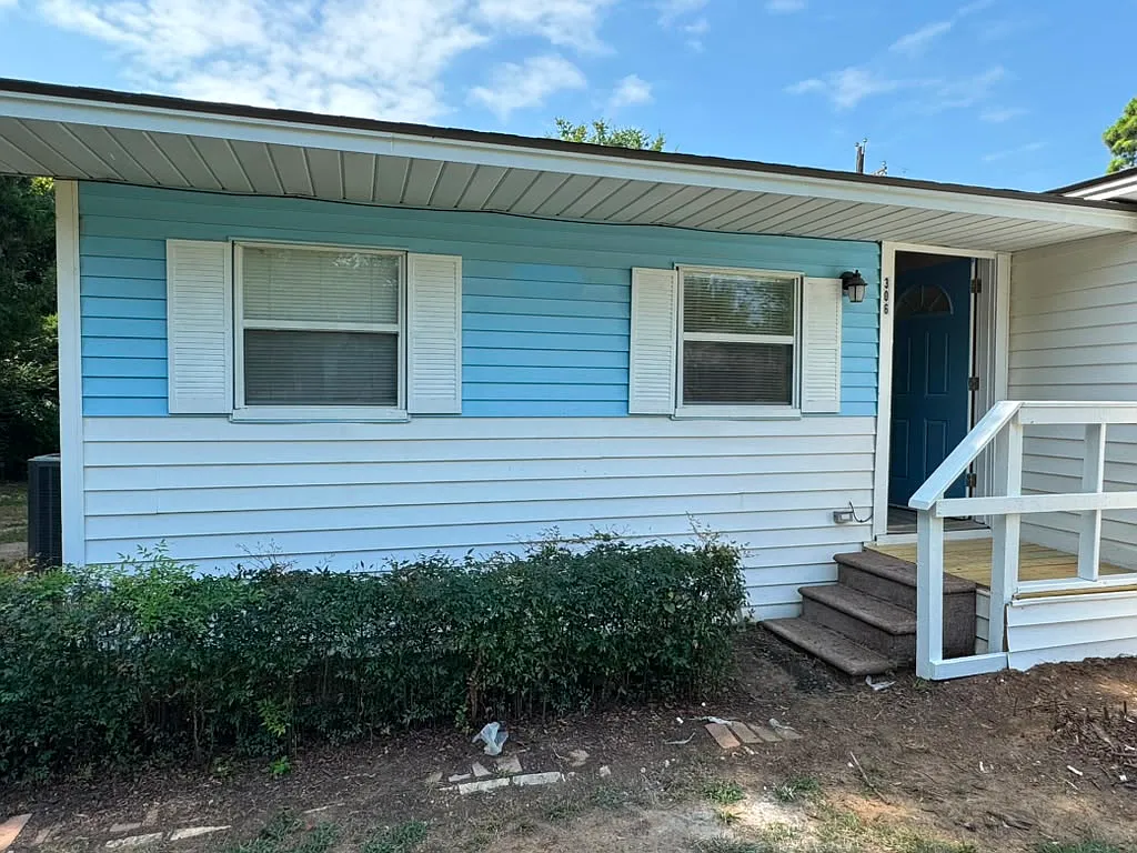 2 bed, 700 sqft, $1,200 — Photo 1