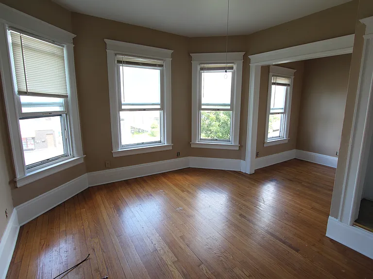 300 1/2 S Lowell Ave — Photo 15