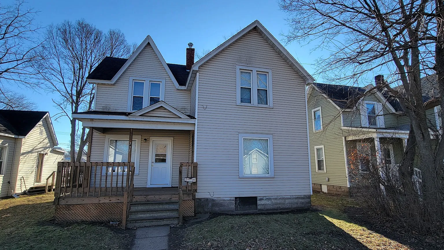 5 bed, 1542 sqft, $2,400 — Photo 1