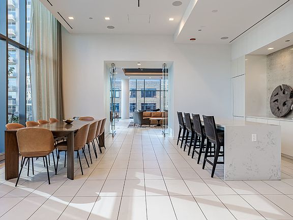 3rd image of 1319 S Michigan Ave