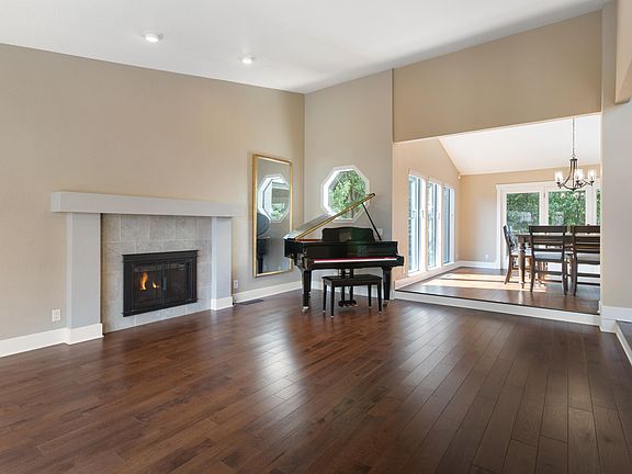 5th image of 1688 El Capitan Dr