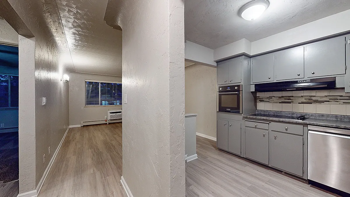 Prince Charles Apartments — Photo 3