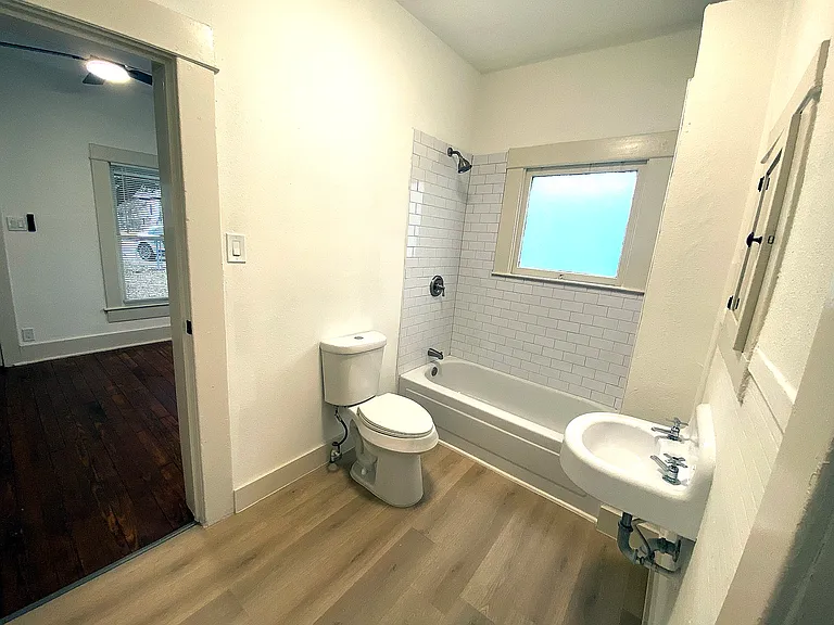 830 Texas Ave — Photo 14