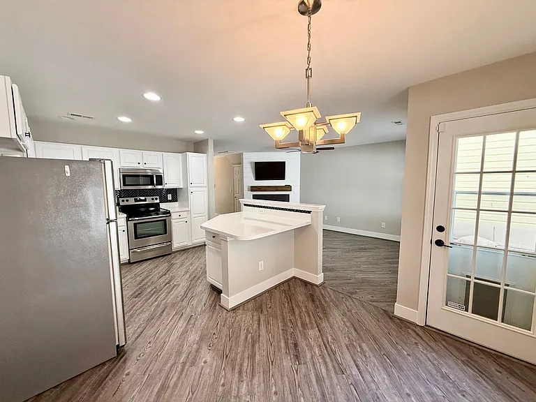 917 Creek Crossing Trl — Photo 5