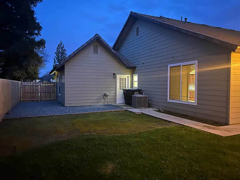 1403 S Huntington St — Photo 11