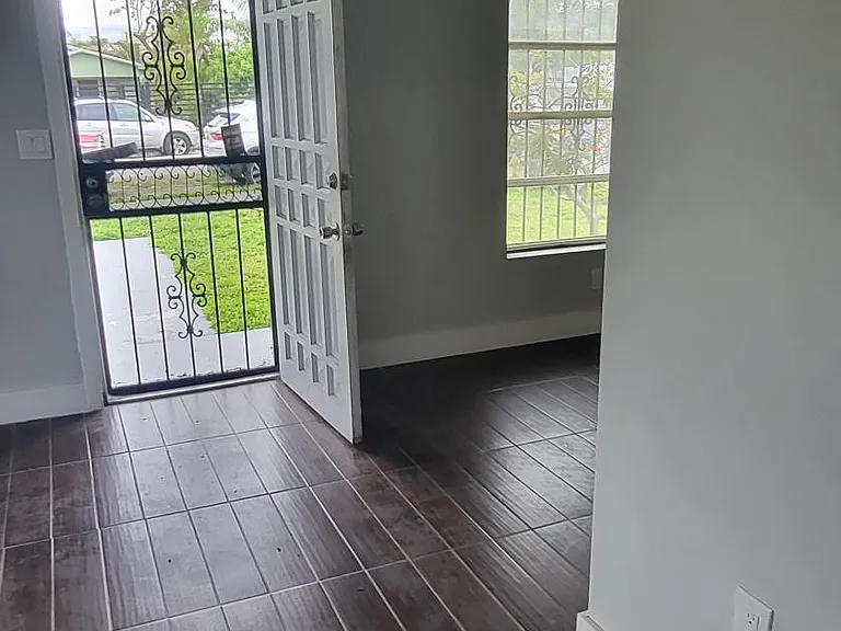 2221 NW 59th St — Photo 13
