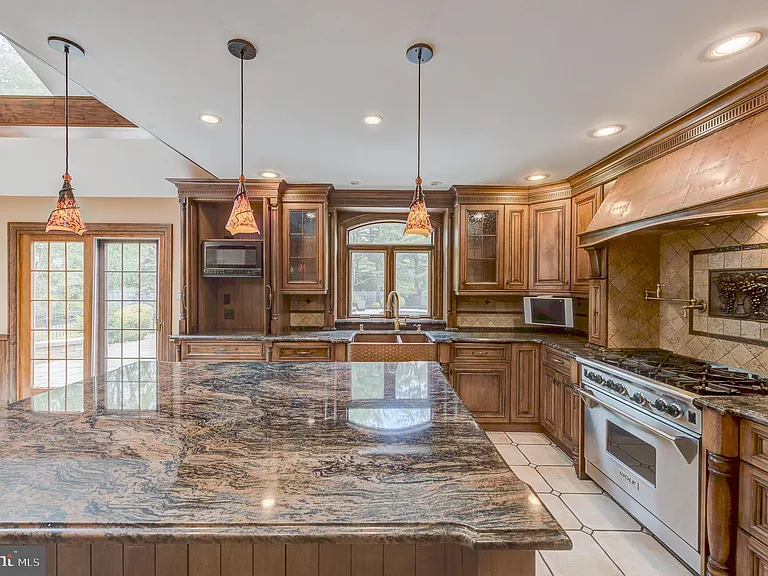 42 Ellsworth Dr — Photo 14