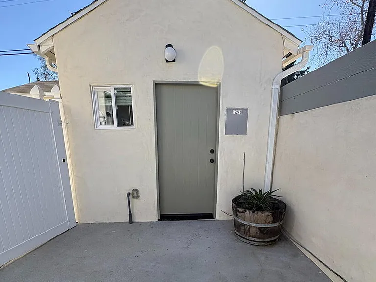 15242 Morrison St — Photo 23