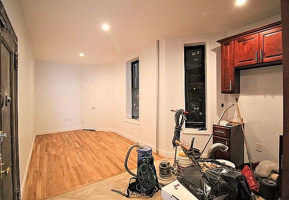 4th image of 390 Vernon Ave APT 2B