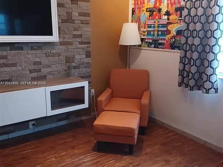 713 Collins Ave #39 — Photo 8