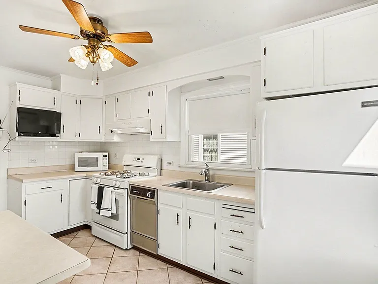 995 S Swain Ave — Photo 5