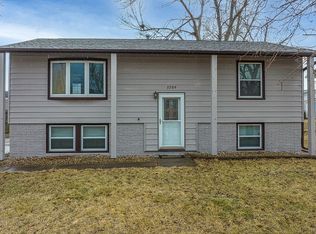 3709 Yellow Pine Dr NE, Cedar Rapids, IA 52402
