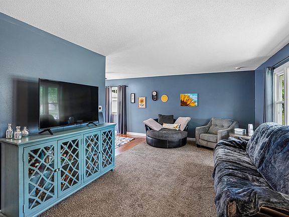5th image of 517 SE 9th St