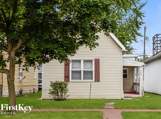 729 S 10th St, Noblesville, IN 46060