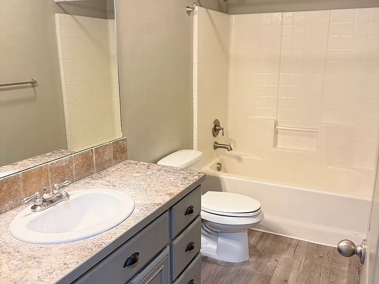 1408 Lauren Ln — Photo 14