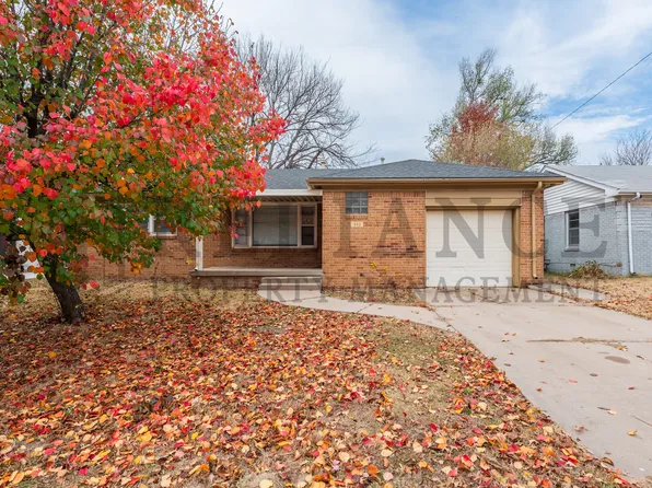 933 S Apache Dr, Wichita, KS 67207