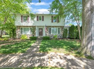 1531 Golfview Dr, Dearborn, MI 48128