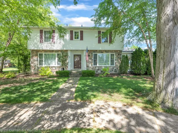 1531 Golfview Dr, Dearborn, MI 48128
