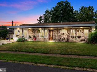 97 Violetwood Dr, Levittown, PA 19057