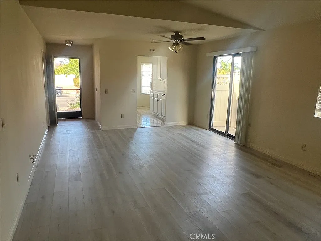2 bed, 1101 sqft, $2,390 — Photo 2
