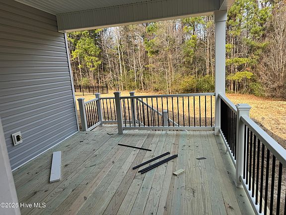 4th image of 912 Greenway Drive