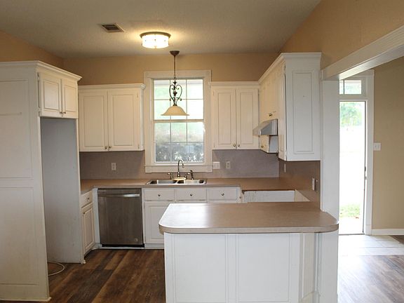 5th image of 105 Wood Dr