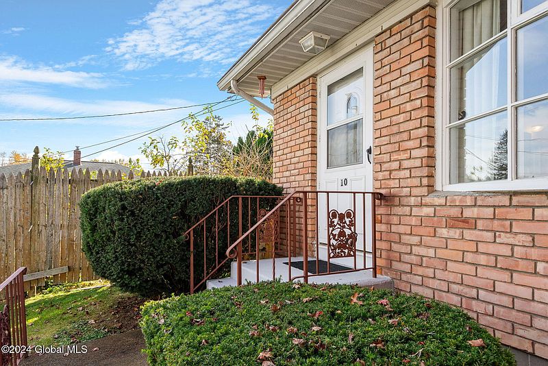 3rd image of 10 Elmhurst Avenue