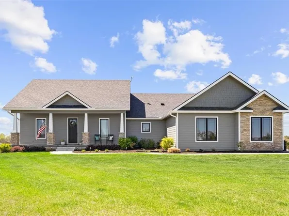 18959 242nd St, Tonganoxie, KS 66086