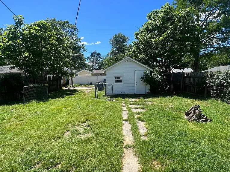 120 S Patterson Ave — Photo 11