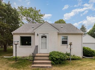 2514 Woodcrest Dr, Mounds View, MN 55112