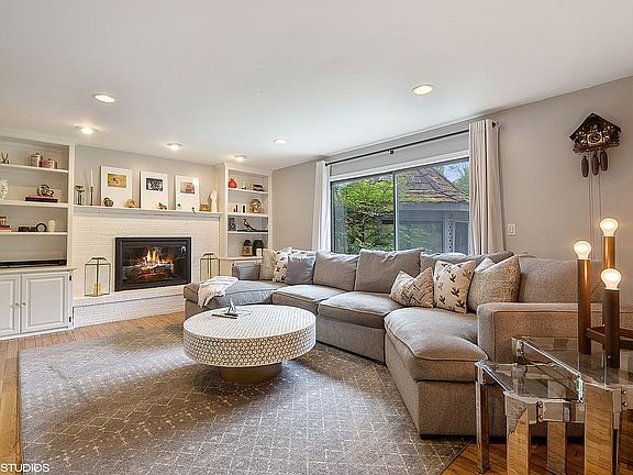2nd image of 372 Stafford Ct