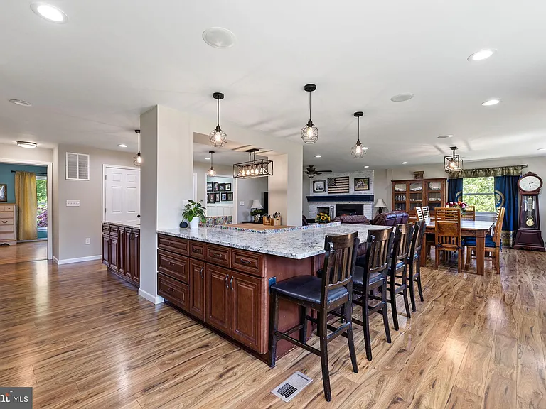 4301 Mountain View Dr — Photo 10