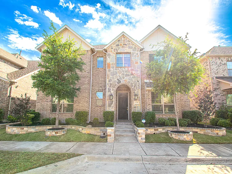 12709 Royal Oaks Ln — Photo 2