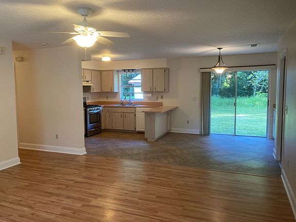 Kitchen/dining/living open plan.