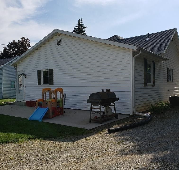 2nd image of 606 Murray St