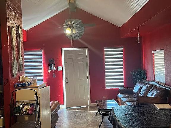 4th image of 802 San Jacinto St