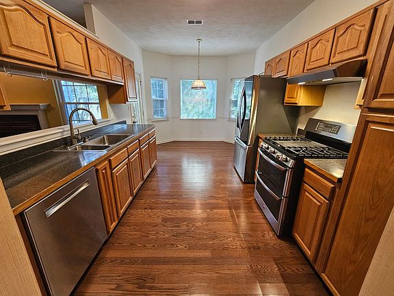 5th image of 905 Lee Shore Ct