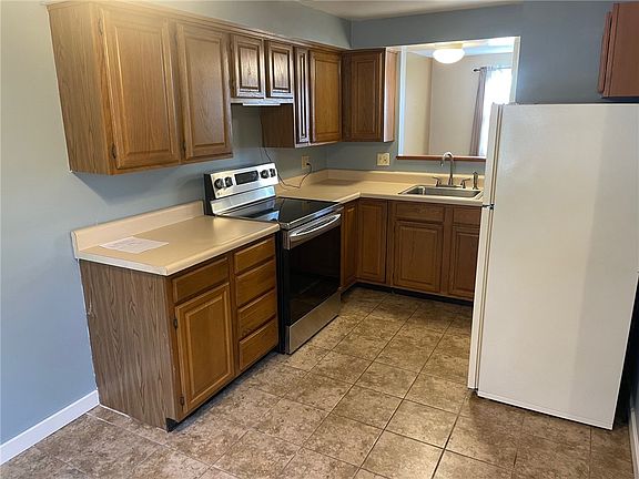 3rd image of 139 Whitestown Vlg APT E