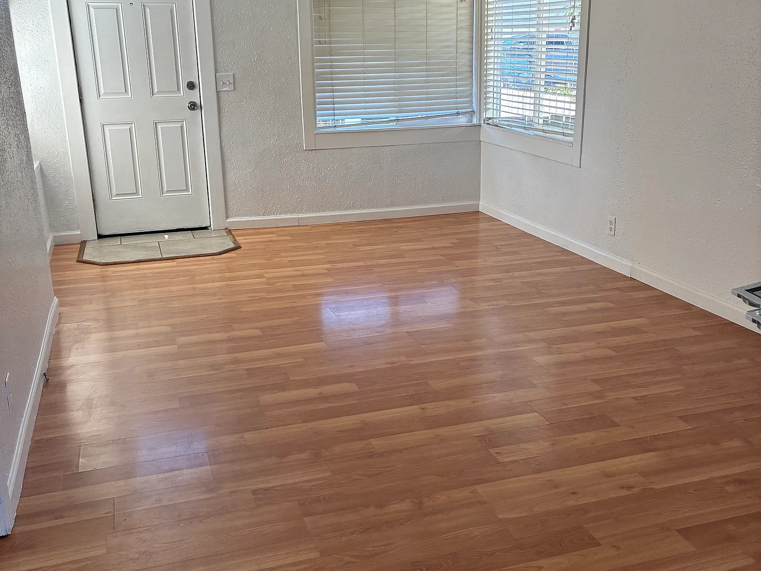 2 bed, 850 sqft, $1,500 — Photo 3