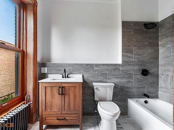 4th image of 275 Macdonough St #3