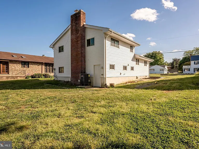 1952 Forest Dr — Photo 11