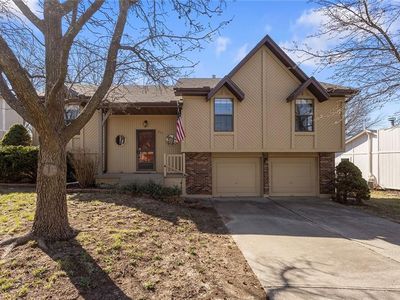 305 SE Bent Tree Dr, Blue Springs, MO, 64014