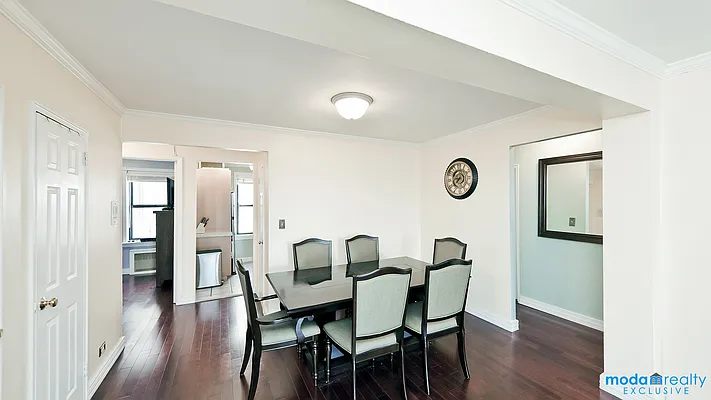 Sold by Moda Realty | media 2