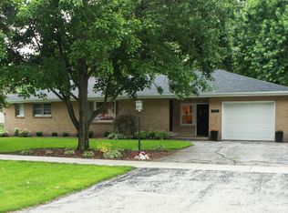406 N McLean St, Hudson, IL