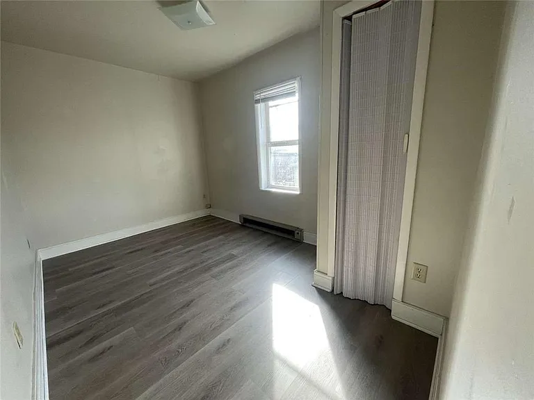 917 Center St — Photo 7