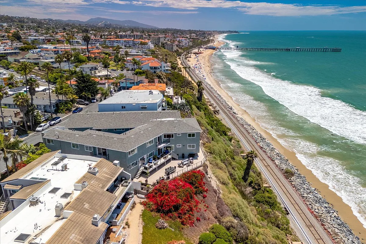 Photo 2 of 27 - 811 Buena Vis #7 - San Clemente, CA Building Photo - 811 Buena Vis #7