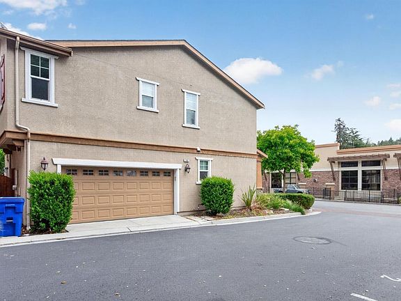 3rd image of 100 Castle Ridge Way